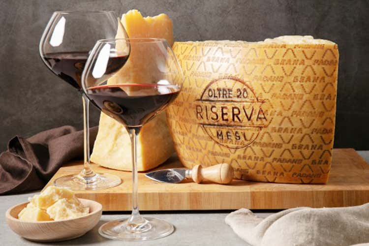 Grana Padano e vino - Grana Padano tra vino, birra e miele I consigli per abbinamenti top Grana Padano e vino - Grana Padano tra vino, birra e miele I consigli per abbinamenti top