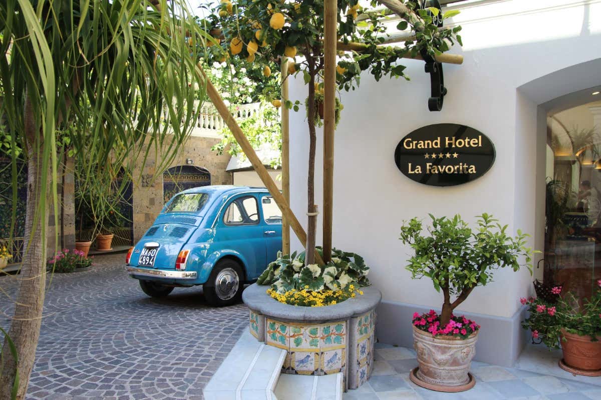 L’ingresso del Grand Hotel La Favorita