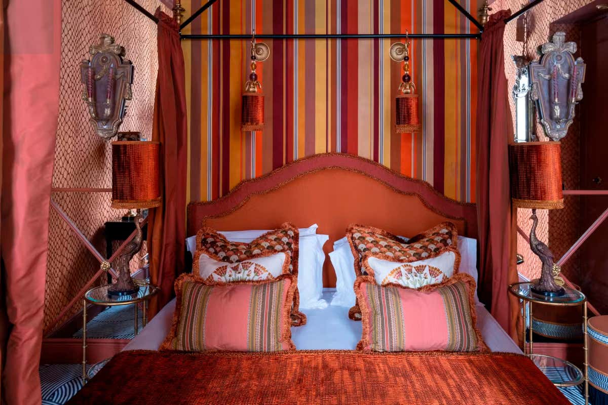 Entriamo nella nuova esclusiva suite del boutique hotel Castille Paris