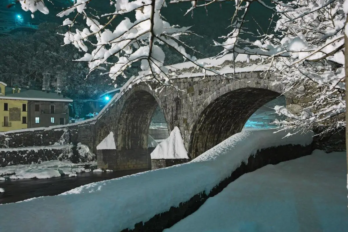 Il Ponte di Ganda a Morbegno Primavera in Valtellina tra ponti tibetani e passerelle sospese nel cielo