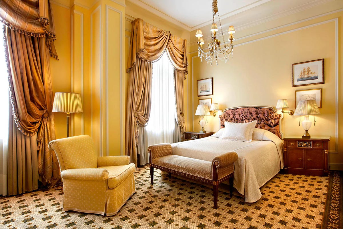 Hotel Grande Bretagne, king suite Tutti i sorprendenti colori e gusti di Atene anche d'inverno
