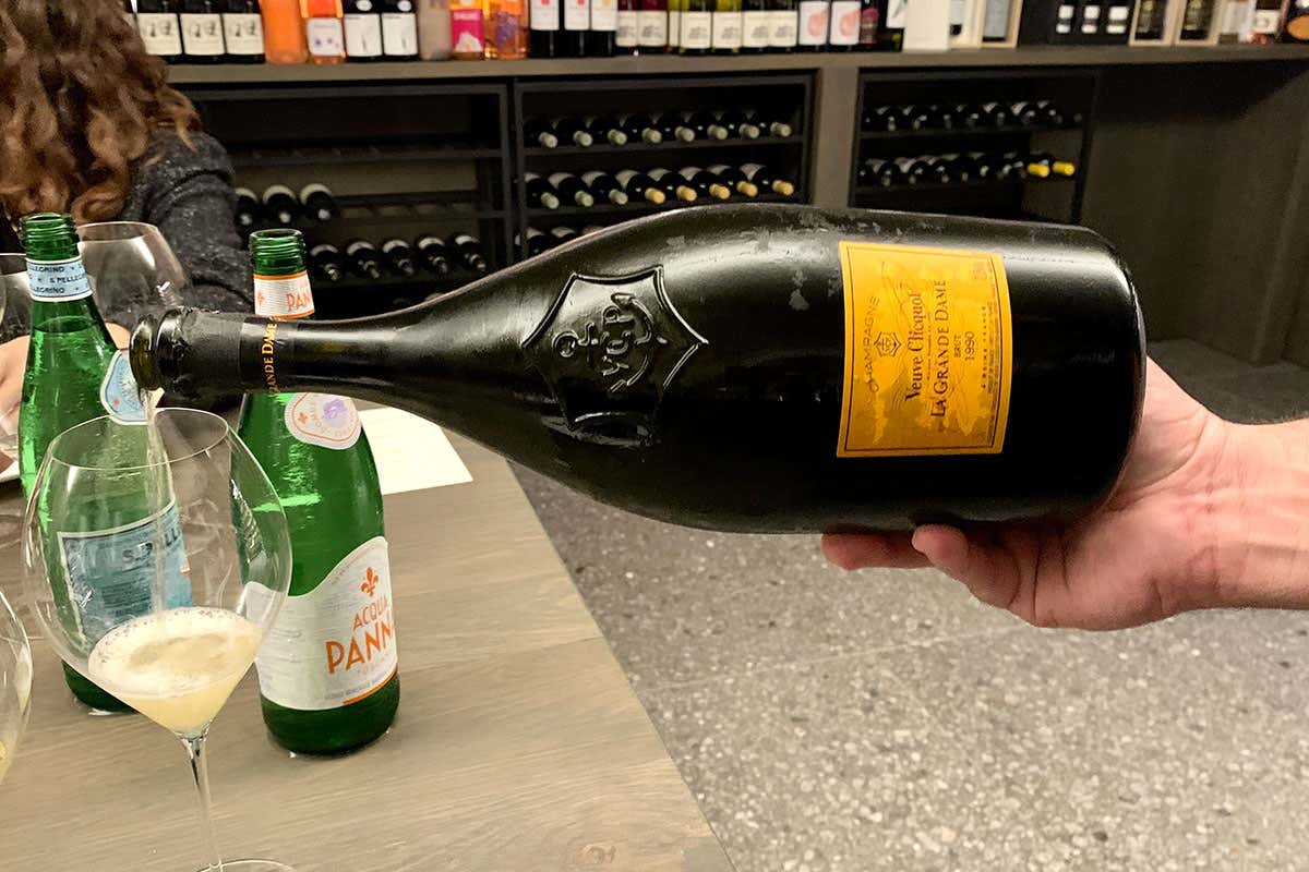 Da Confine la pizza di cucina incontra le Magnum di Veuve Clicquot