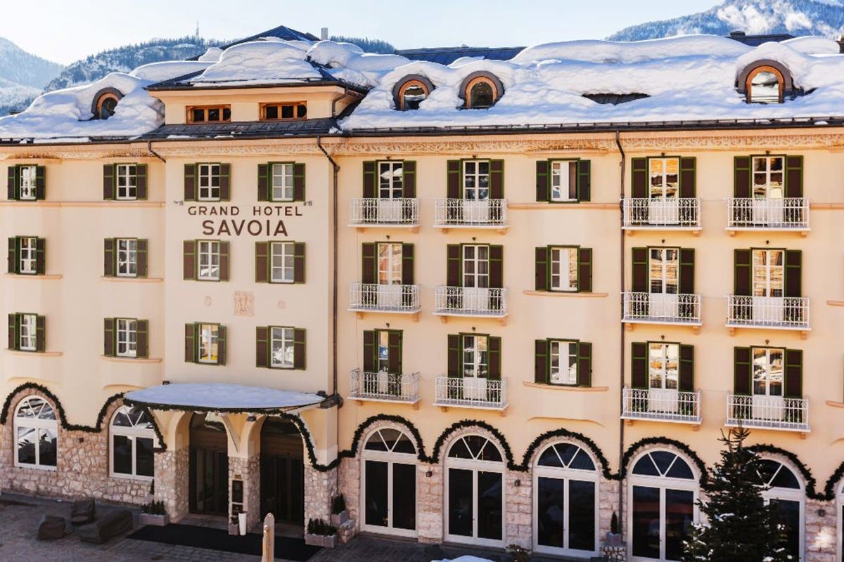 . L’hotel è stato costruito nel 1912 in stile Art Nouveau Grand Hotel Savoia Cortina pronto per la stagione invernale con un occhio al futuro