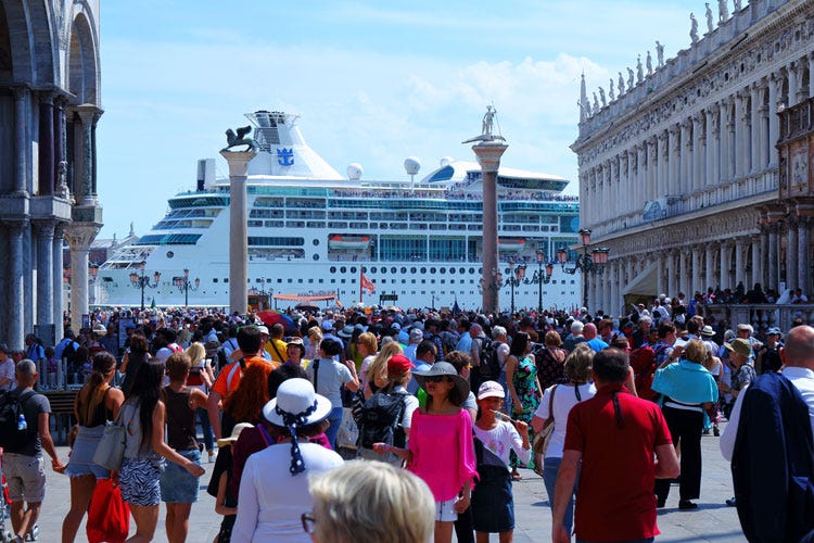 «Grandi navi via da Venezia» 
Il Ministro Toninelli detta la linea