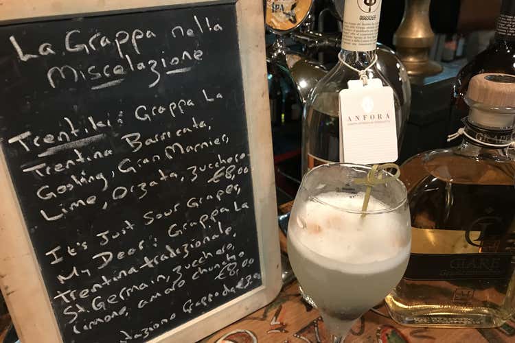 (Quando la grappa imposta l'aperitivo Il bere mix con La Trentina Marzadro) (Quando la grappa imposta l'aperitivo Il bere mix con La Trentina Marzadro)
