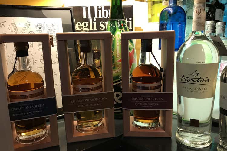 (Quando la grappa imposta l'aperitivo Il bere mix con La Trentina Marzadro)