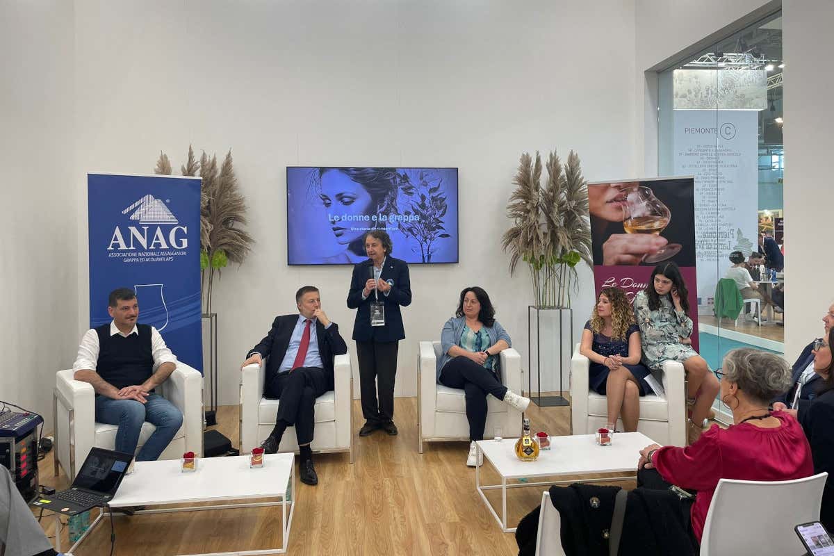 La grappa è un distillato sempre più sostenibile e vicino alle donne