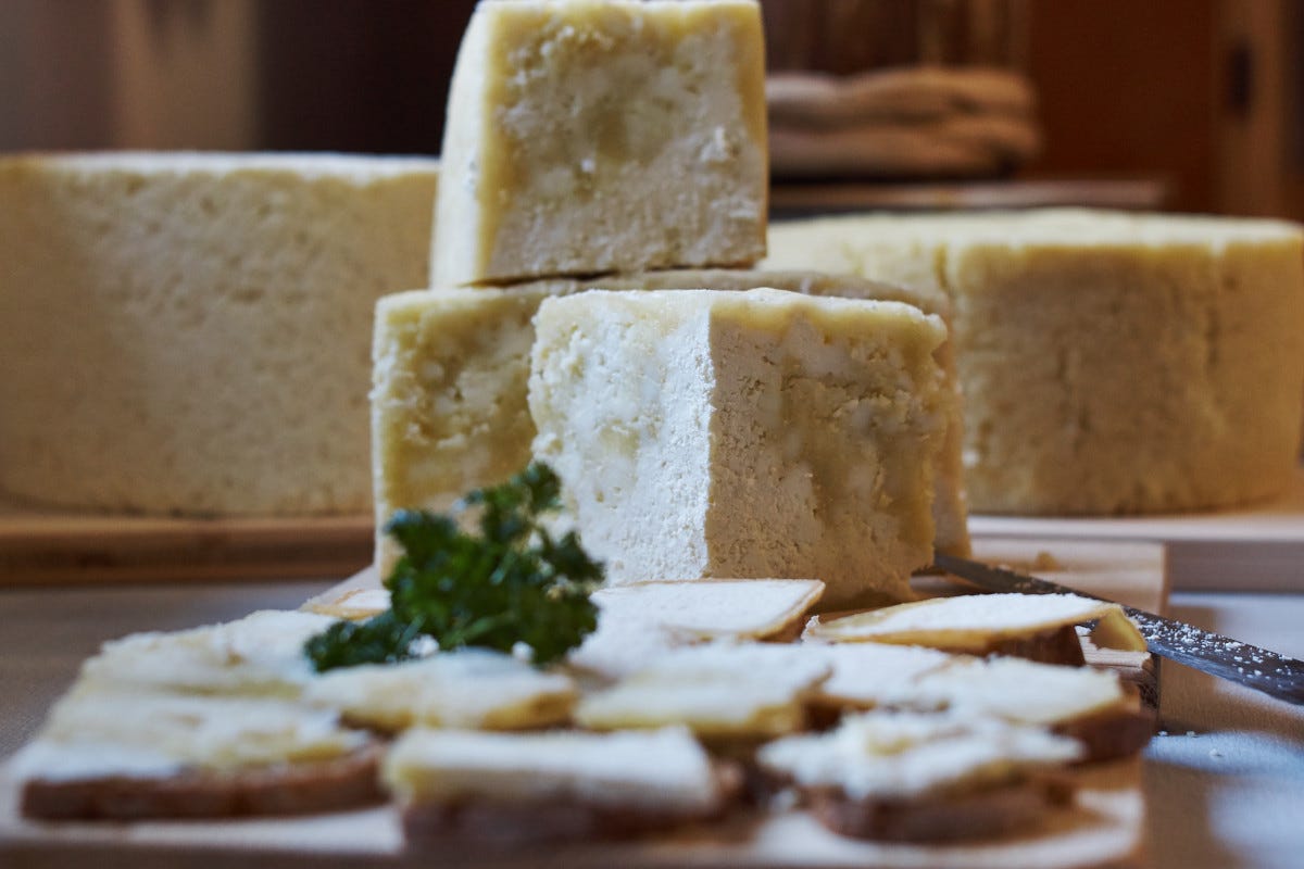 La Valle Aurina presenta il mondo del Graukäse, il formaggio tipico tirolese