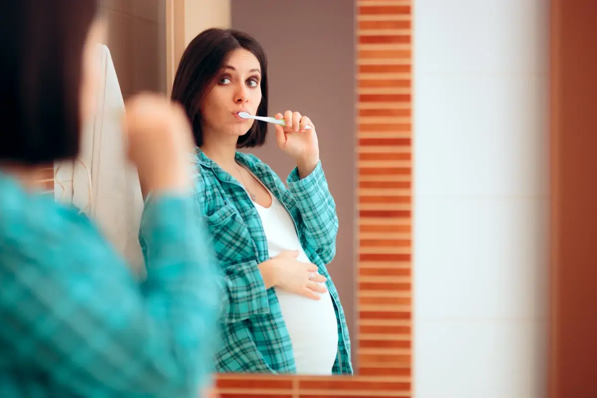 Gravidanza: ecco i consigli per una corretta igiene orale