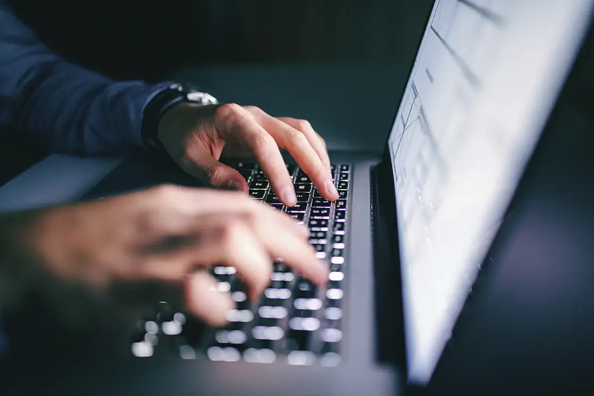 Un giovane laziale dietro la vendita di green pass falsi da parte di hacker russi Falsi green pass venduti su Telegram, fermato un giovane laziale