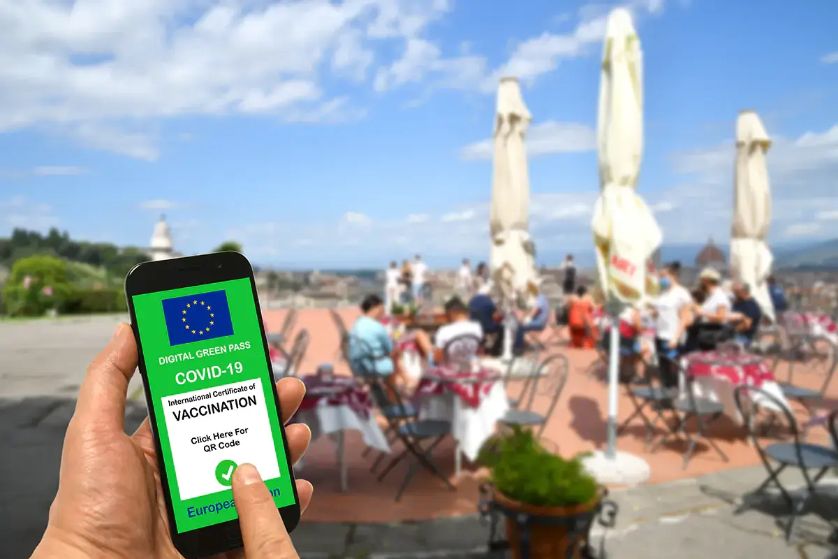 Green pass obbligtaorio per i lavoratori? Bar e ristoranti possibili aprifila Lavoro e green pass obbligatorio: dal 27 settembre o 4 ottobre? Ristoranti e bar in prima fila
