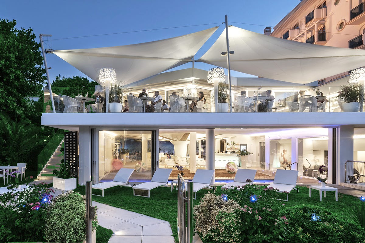 La terrazza del Green Estate 2022: pronto per le vacanze vintage? La Romagna Anni '70