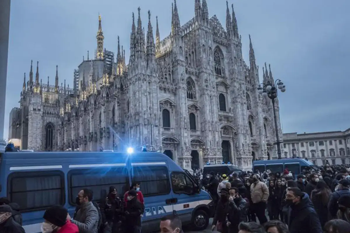 Le manifestazioni a Milano Milano, un flop le manifestazioni No Green Pass: i controlli funzionano