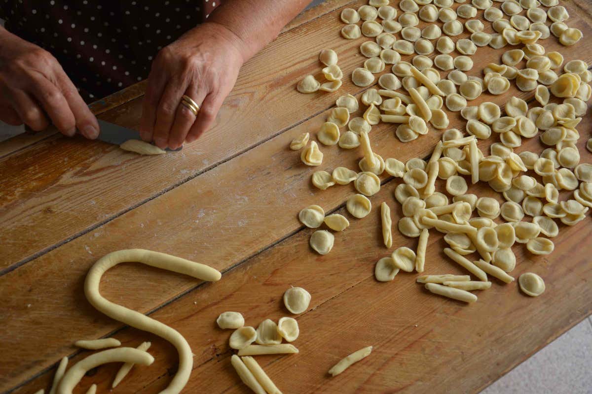 Grottaglie riapre i suoi vicoli: le orecchiette tornano a farsi racconto Grottaglie riapre i suoi vicoli: le orecchiette tornano a farsi racconto