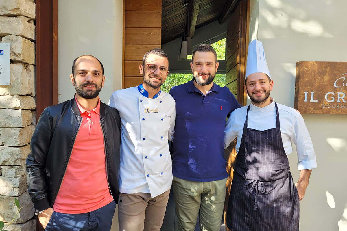 Roberto Carofano, Angelantonio Perrotta, Raffaele Carofano, Angelantonio Cioffi Dalla castagna rinasce il borgo irpino di Castello Roberto Carofano, Angelantonio Perrotta, Raffaele Carofano, Angelantonio Cioffi Dalla castagna rinasce il borgo irpino di Castello