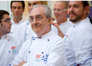 Gualtiero Marchesi e studenti Alma