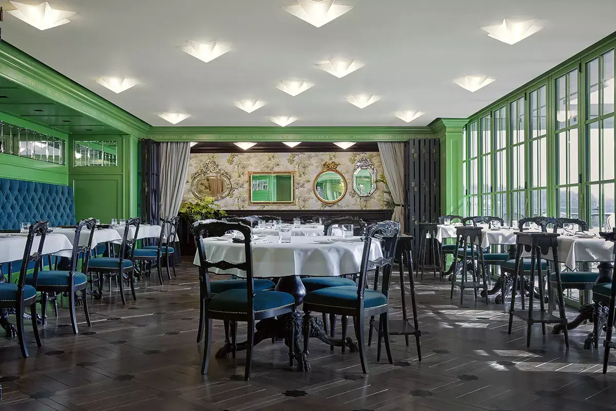 Gli arredi e il look si ispirano alla location fiorentina Poker per Gucci Osteria: Massimo Bottura arriva a Seul