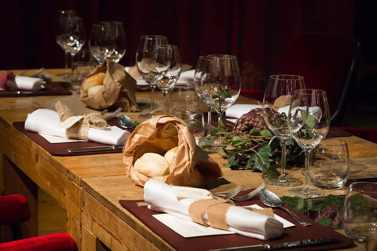La carta proposta dallo chef Stefano Cerveni varia periodicamente&nbsp; Serata a teatro con cena e la vita &egrave;&hellip; Gud