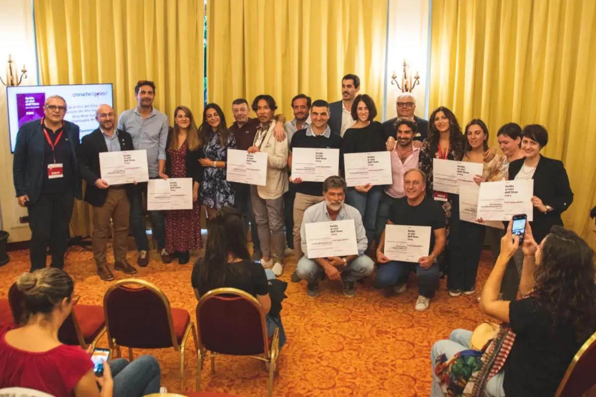 Guida ai Vini dell'Etna, la consegna dei riconoscimenti&nbsp; Guida ai Vini dell'Etna: ecco le 29 imperdibili cantine del vulcano