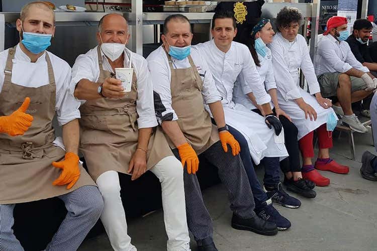 Lo staff di cucina - Tra cibo e arte, con Gustaporto al via gli eventi post covid