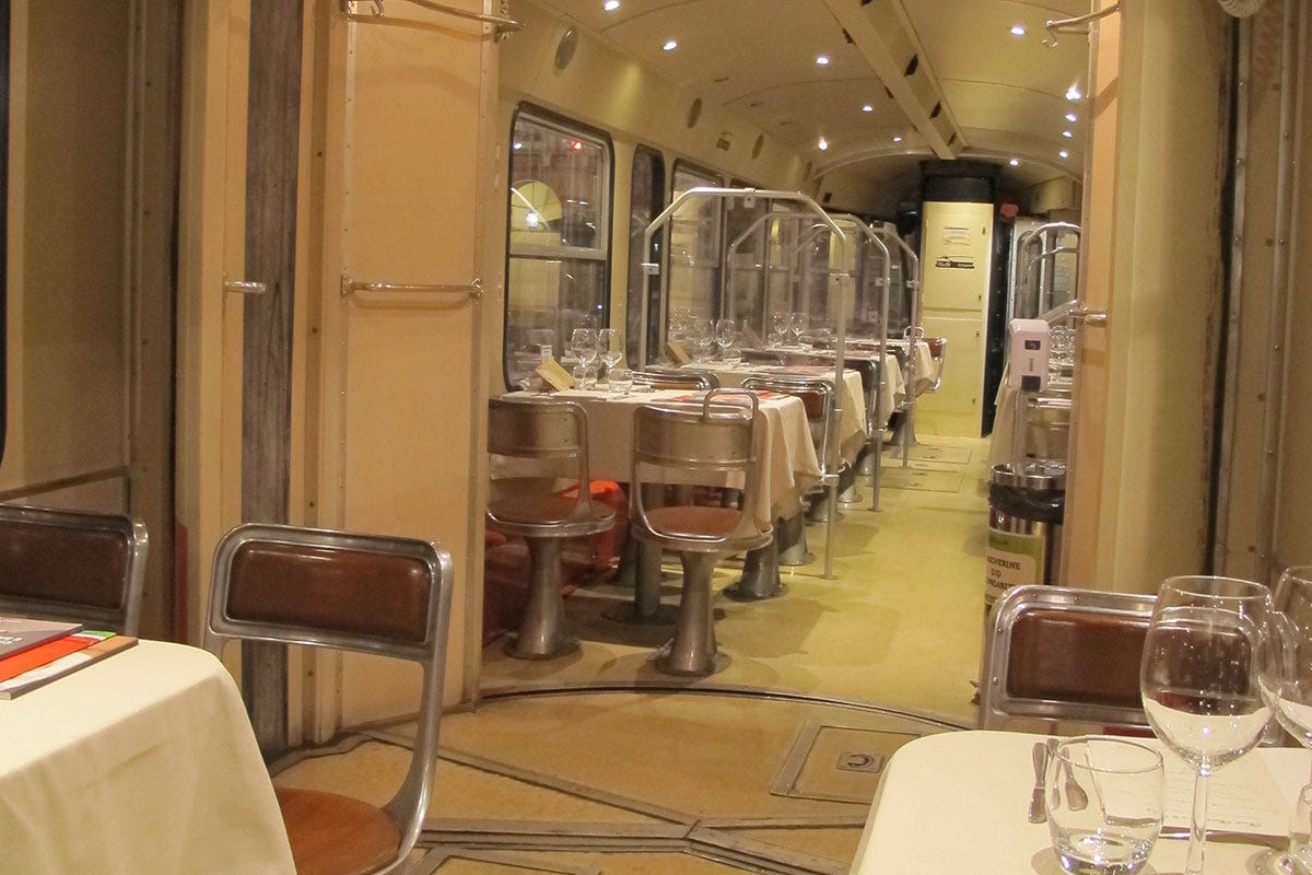 Un modo romantico per scoprire Torino Torino e la sua cucina si scoprono a bordo del... tram