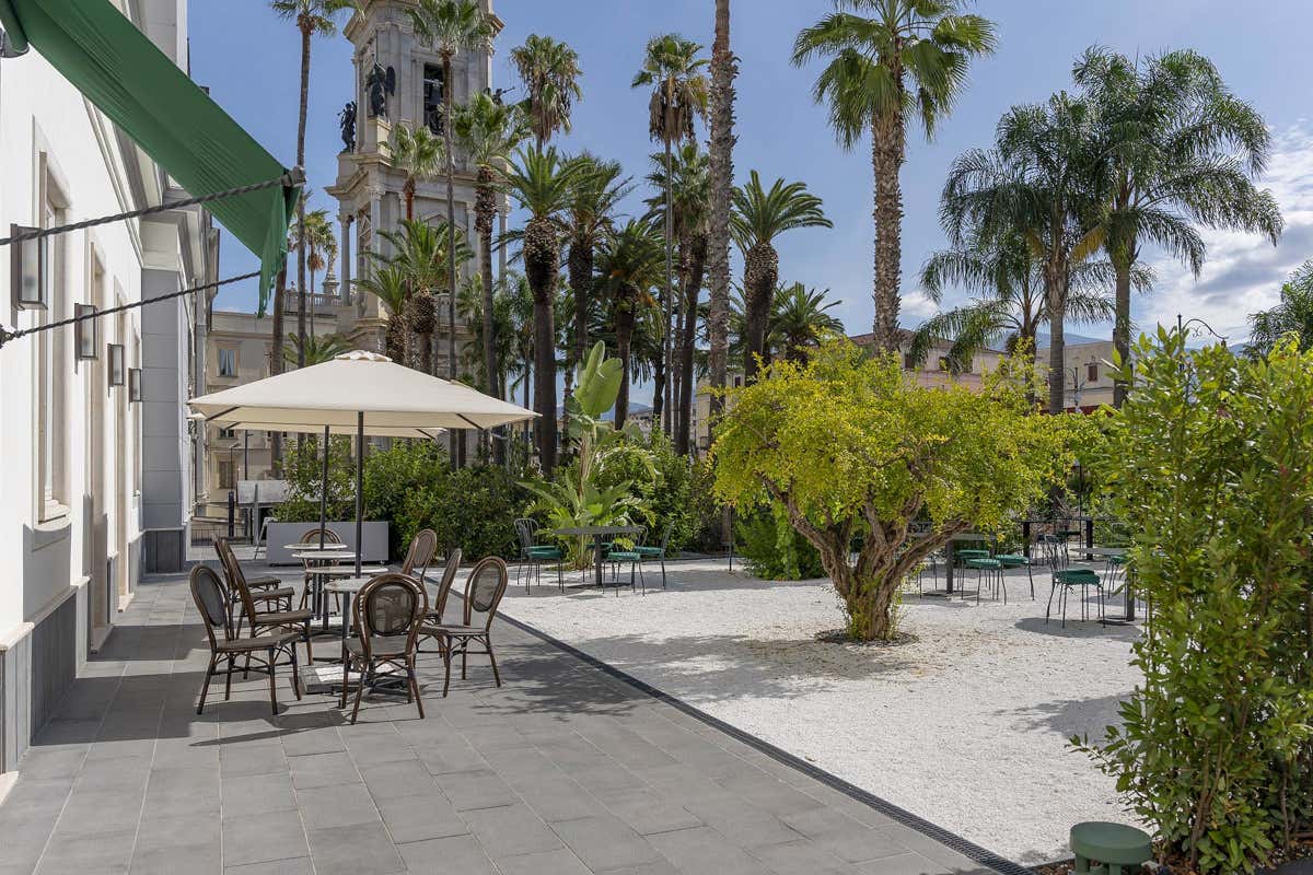 Pompei dall’alto: cucina, cocktail e panorama nel rooftop di Habita79