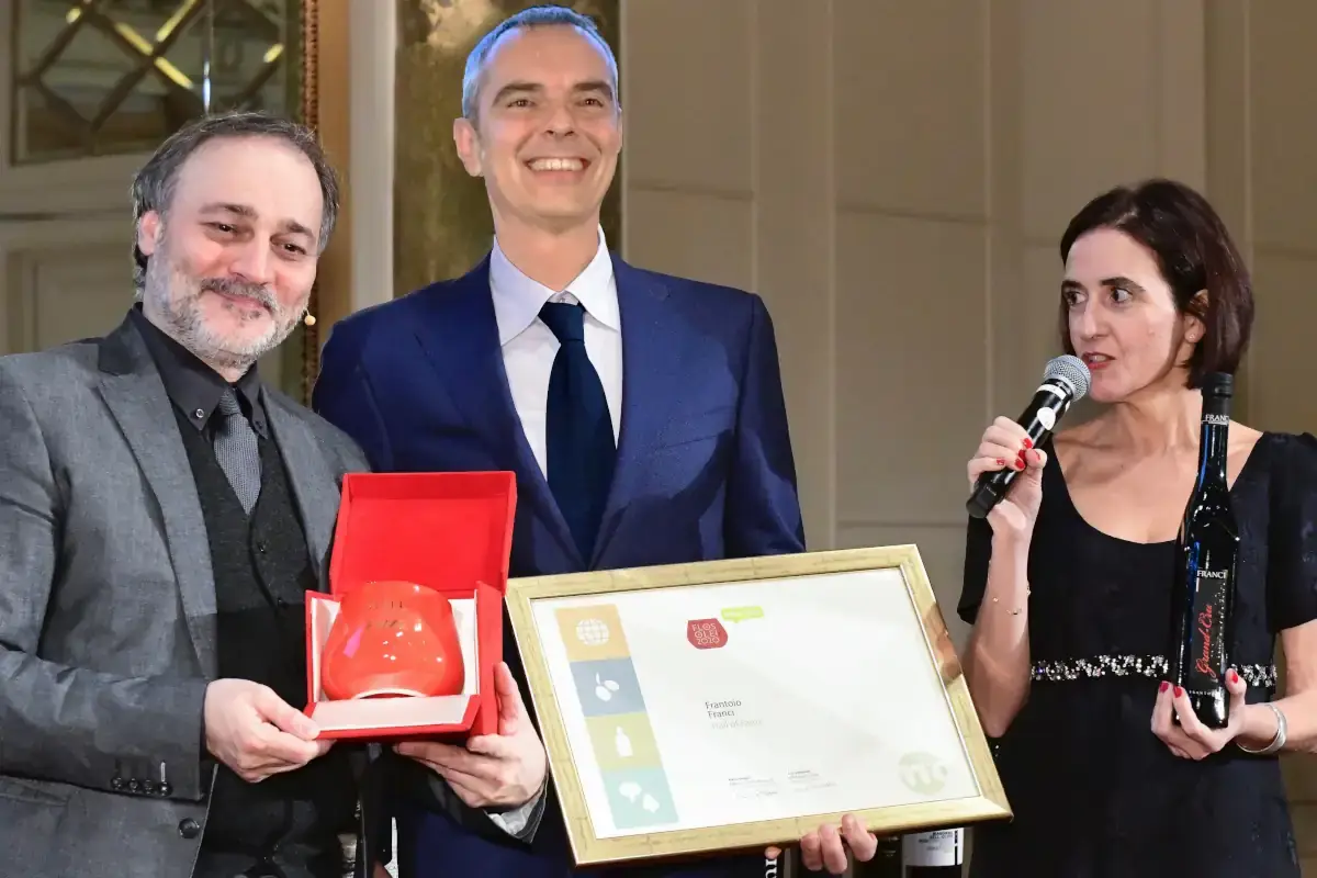 Frantoio Franci ottiene il Bicchiere Rosso della guida Flos Olei