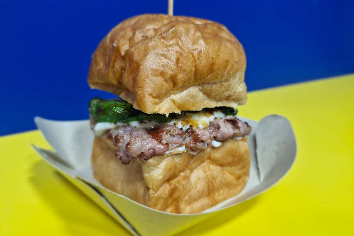 A Napoli c’è un’hamburgeria dove “si gioca” al lotto (ma con i panini)