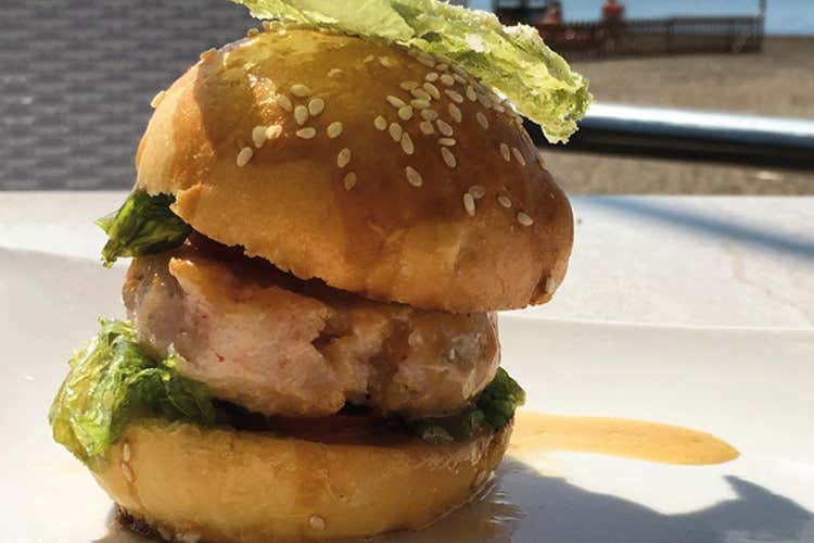 Hamburger di crostacei con maionese all’agro