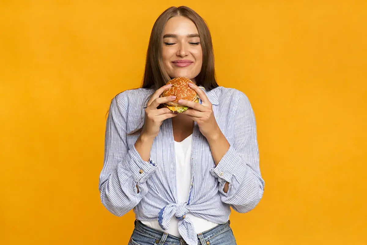 Un cibo che d&agrave; felicit&agrave; Hamburger, un'usanza americana Ma come piace quello Made in Italy!