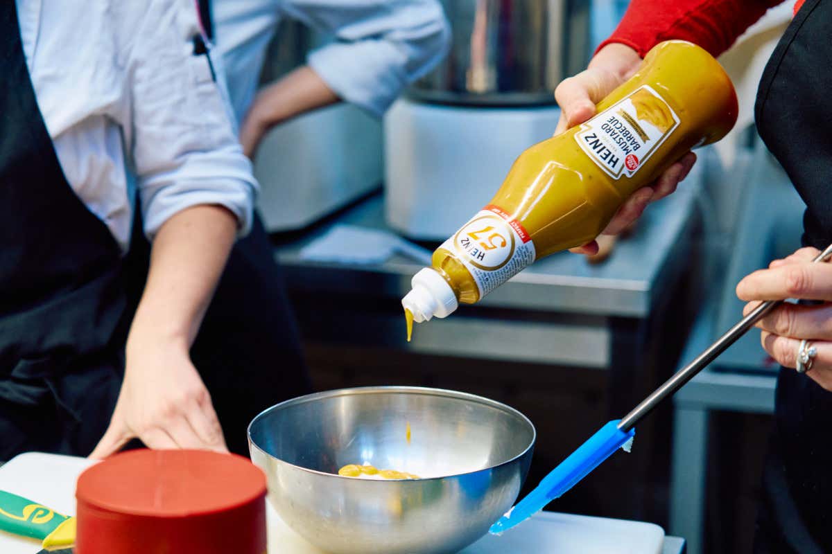 La nuova bottiglia per salse che migliora il servizio e taglia gli sprechi