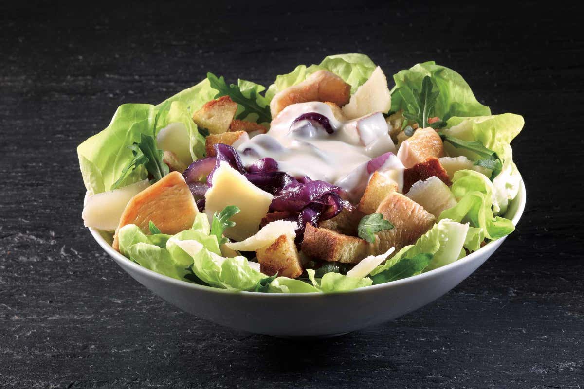 Un tocco di gusto alle insalate estive con le nuove salse di Hellmann's