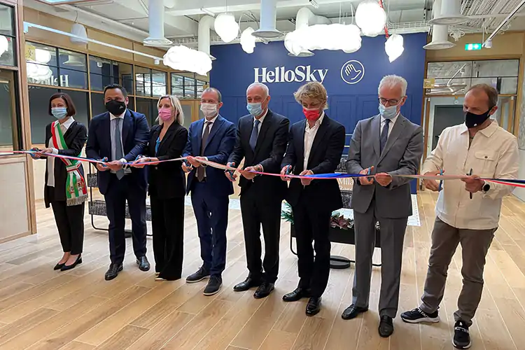 Il taglio nastro della nuova HelloSky Lounge all'aeroporto di Bergamo Nuova lounge per l'aeroporto di Bergamo. Inaugurata HelloSky