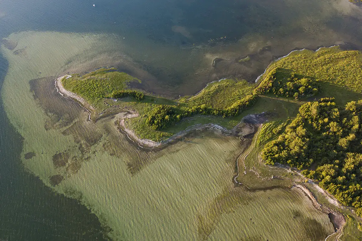 Vista aerea dell'isola di Hiiumaa in Estonia Sicilia e Sardegna nella Top 10 delle isole europee pi&ugrave; desiderate dai turisti