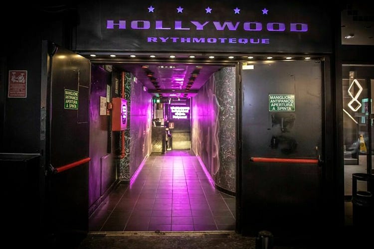 L'Hollywood (foto: MilanoToday) Non rispetta le norme anti-Covid, chiuso l'Hollywood di Milano da finire