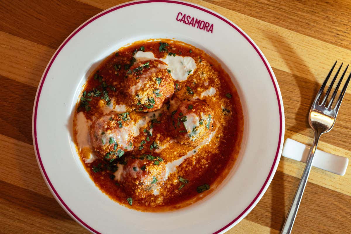 CasaMora, vineria con cucina che unisce tradizione partenopea e romana