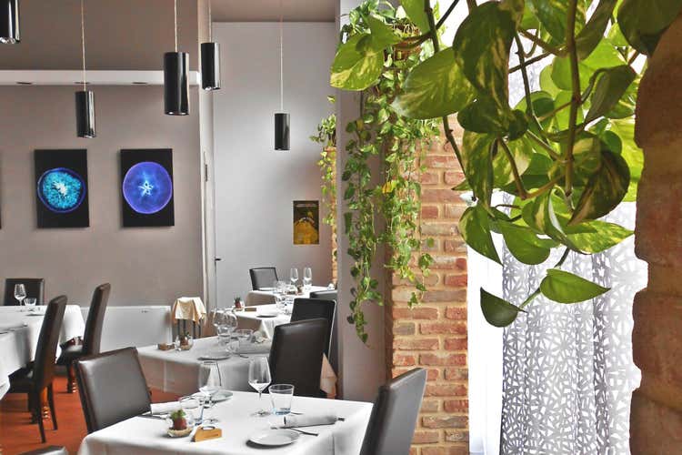 Una sala interna - Hosteria La Cave Cant&ugrave; Brunch scontato per il 25 aprile