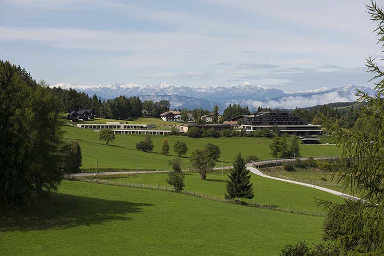 Il complesso dell'Hotel Pfoesl immerso nel verde Full immersion nel benessere Hotel Pfoesl, ritorno alla natura Il complesso dell'Hotel Pfoesl immerso nel verde Full immersion nel benessere Hotel Pfoesl, ritorno alla natura