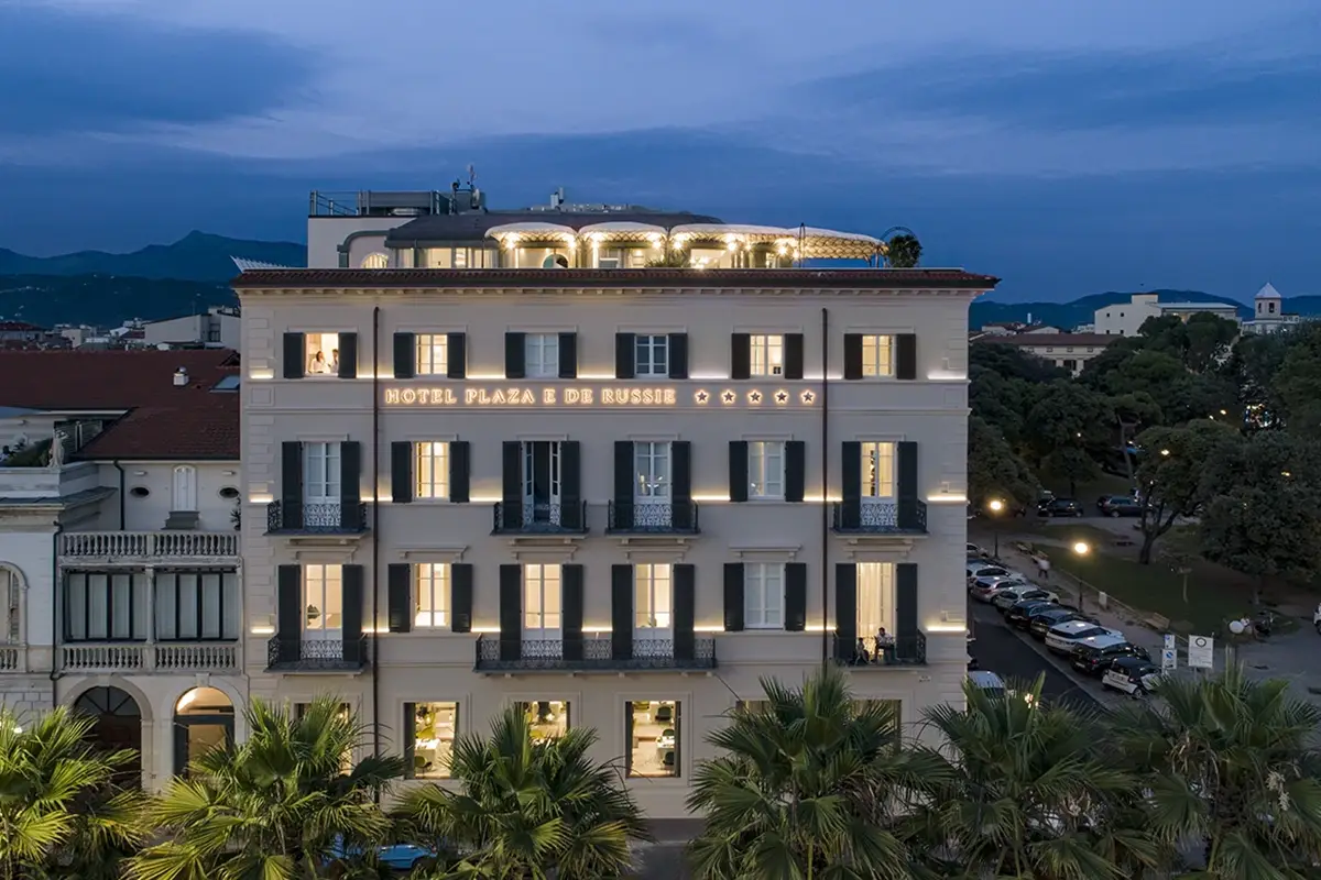 Dormire nel più antico albergo di Viareggio: ecco l'Hotel Plaza de Russie