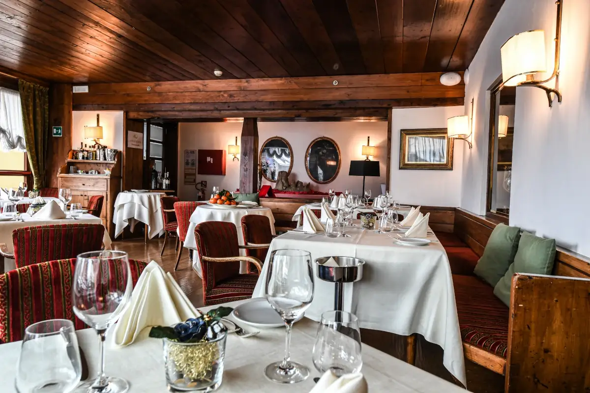 La zona ristorante de l'Hotel de la poste di Cortina Degustazione di Corti: all&rsquo;Hotel de la Poste la preview di Cortinametraggio