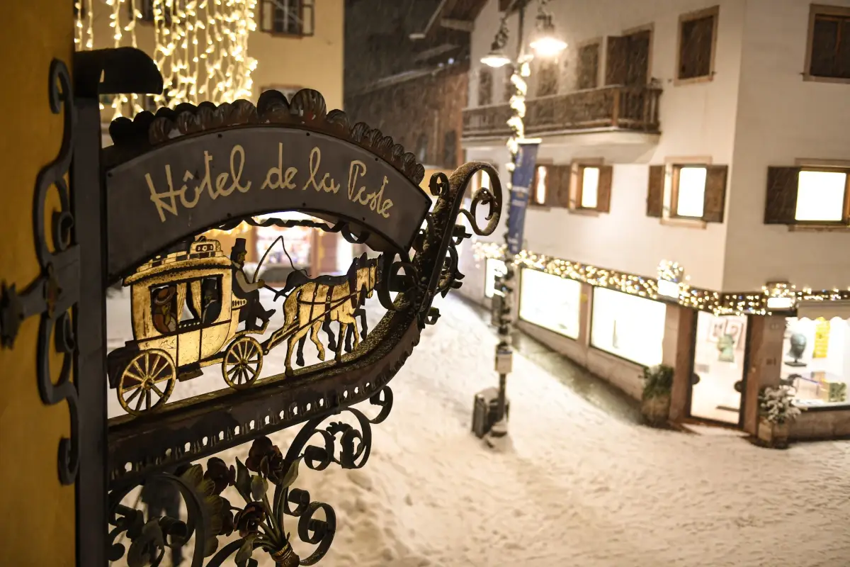 L'insegna de l'Hotel de la Poste di Cortina Degustazione di Corti: all&rsquo;Hotel de la Poste la preview di Cortinametraggio