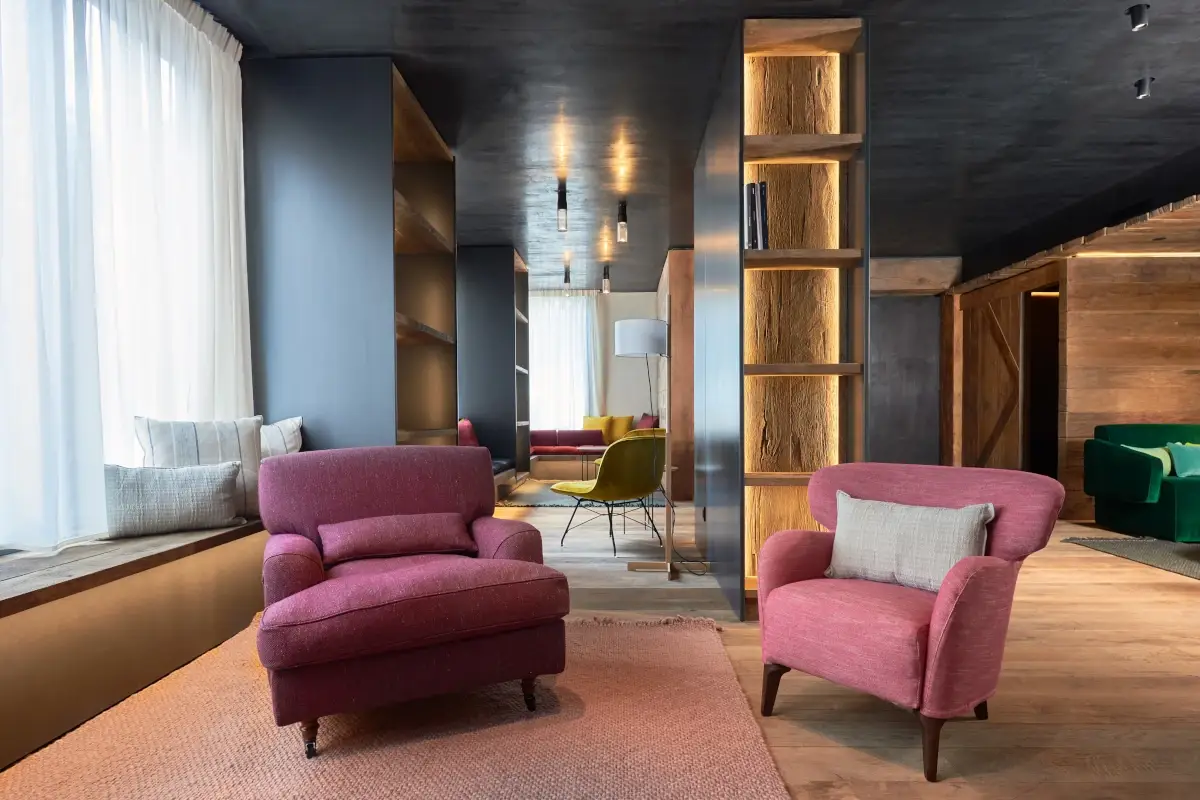 Varcato l&rsquo;ingresso dell'Hotel&nbsp;de Len si &egrave; pervasi dal piacevole calore di una casa di legno (Foto Credit: Alessandro Amodio) Hotel de Len, il tempio del benessere di montagna a Cortina d'Ampezzo