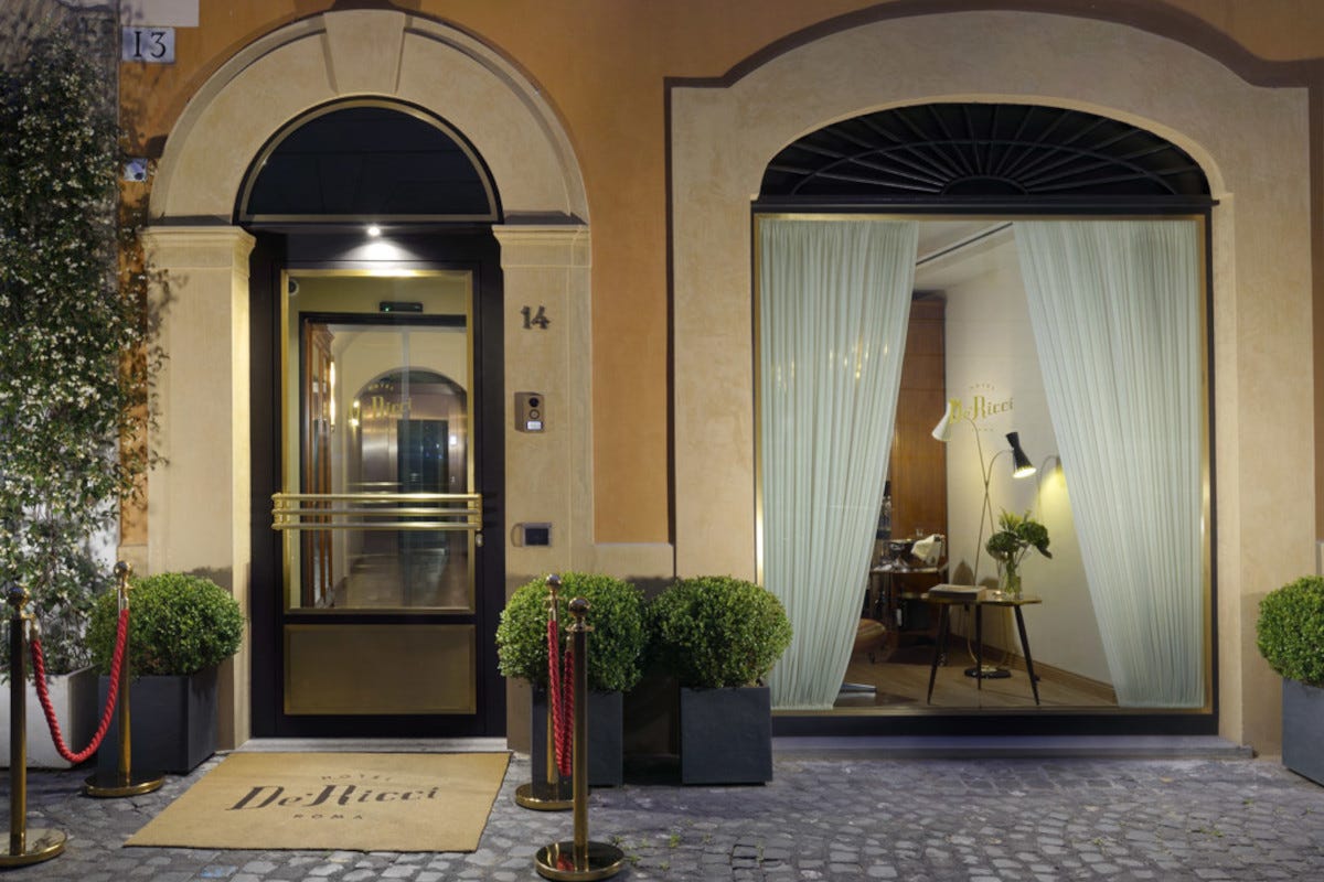 L'ingresso dell'Hotel De' Ricci di Roma Hotel De’ Ricci, il wine boutique hotel del salotto romano