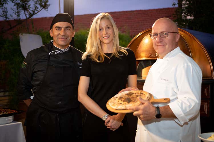 Pizzaiolo Camillo Angelo Pinto, Olivia Paladino e Umberto Vezzoli (Omaggio alla pizza d&rsquo;autore Ottobre gourmet all&rsquo;Hotel Plaza)