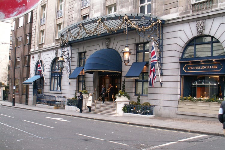 Lo storico hotel Ritz di Londra (In vendita il Ritz di Londra Costa 900 milioni di euro)