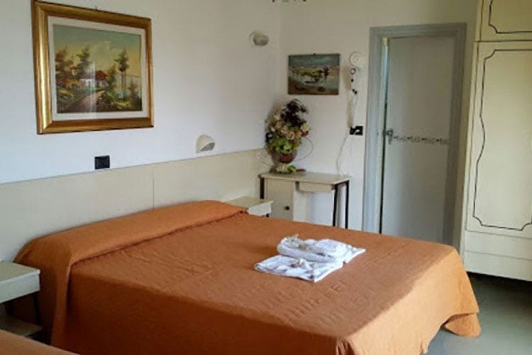Una camera dell'hotel Sidney  - Camere d'albergo a 9 euro In Romagna il turismo è low cost