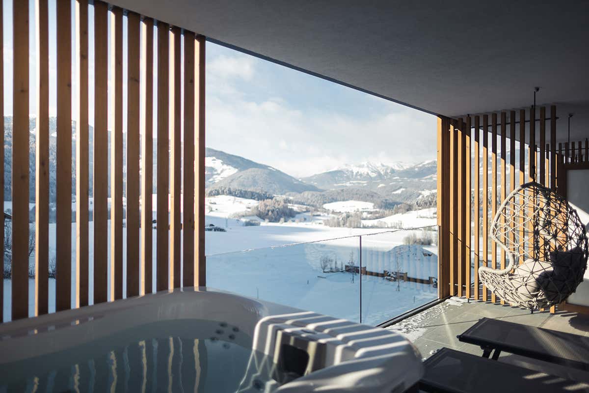 Il Winkler vanta un’area piscine e saune dal design contemporaneo In Alto Adige per una vacanza con il cavallo Il Winkler vanta un’area piscine e saune dal design contemporaneo In Alto Adige per una vacanza con il cavallo