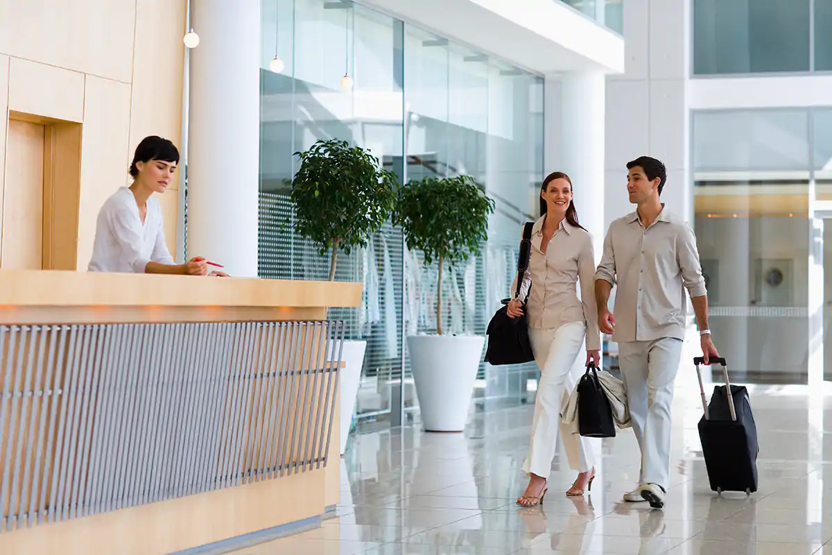 Tamponi in hotel? S&igrave; pu&ograve; fare grazie all'accordo fra Confindustria Alberghi, Roche Diagnostics e Lifebrain Tamponi ai turisti, si fanno in hotelMa le sfide da superare sono altre