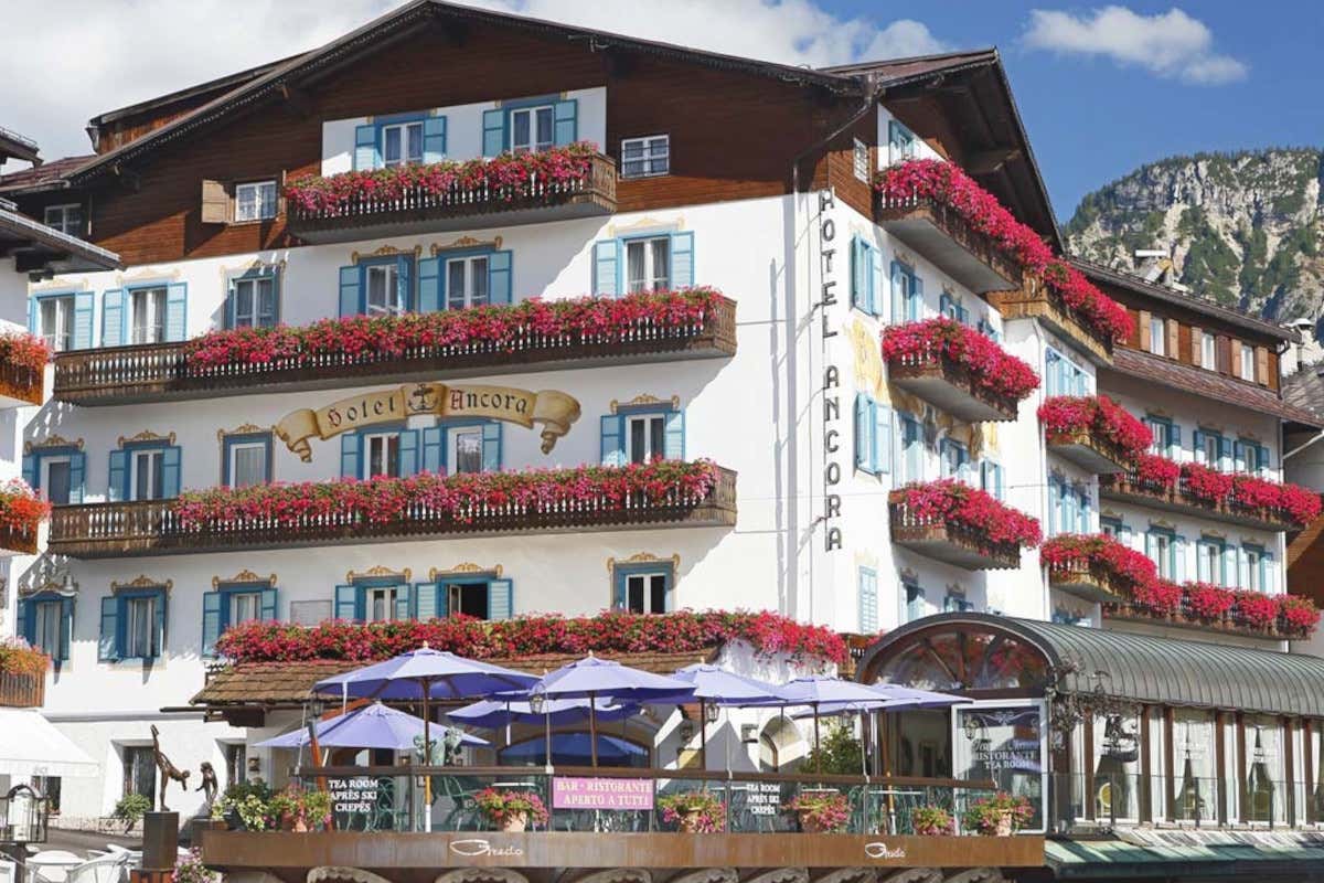 Costruito nel 1826m l'Hotel Ancora è il più antico di Cortina Egnazia Ospitalità Italiana gestirà lo storico Hotel Ancora di Cortina