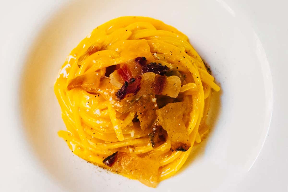 Nelle cooking class proposte dal Baglioni Hotel Regina si potranno conoscere i segreti della cucina romana, per preparare poi una carbonara perfetta